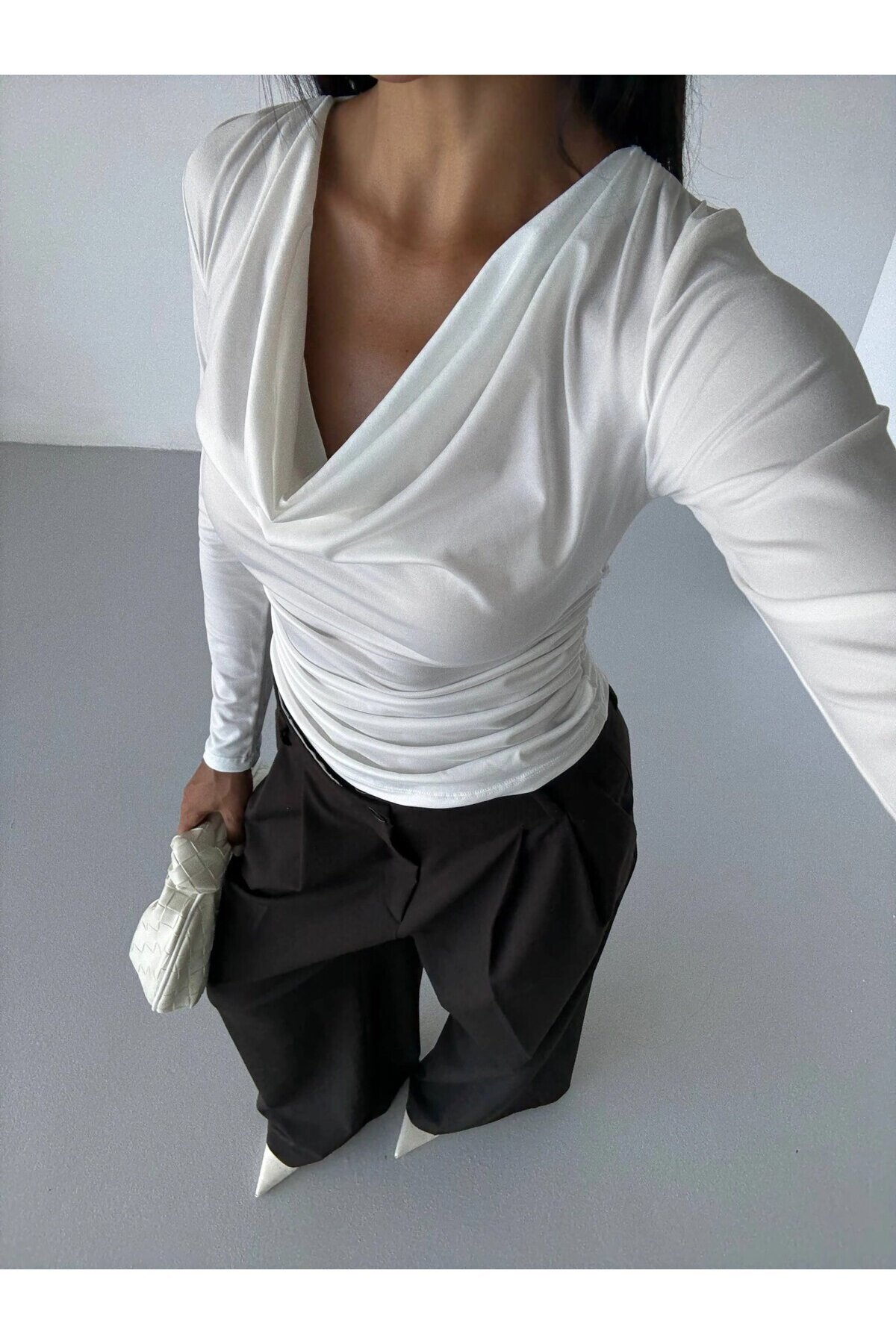 Kadın Beyaz Degaje Yaka Yandan Büzgülü Uzun Kol Sandy Bluz HZL24W-FRY122481