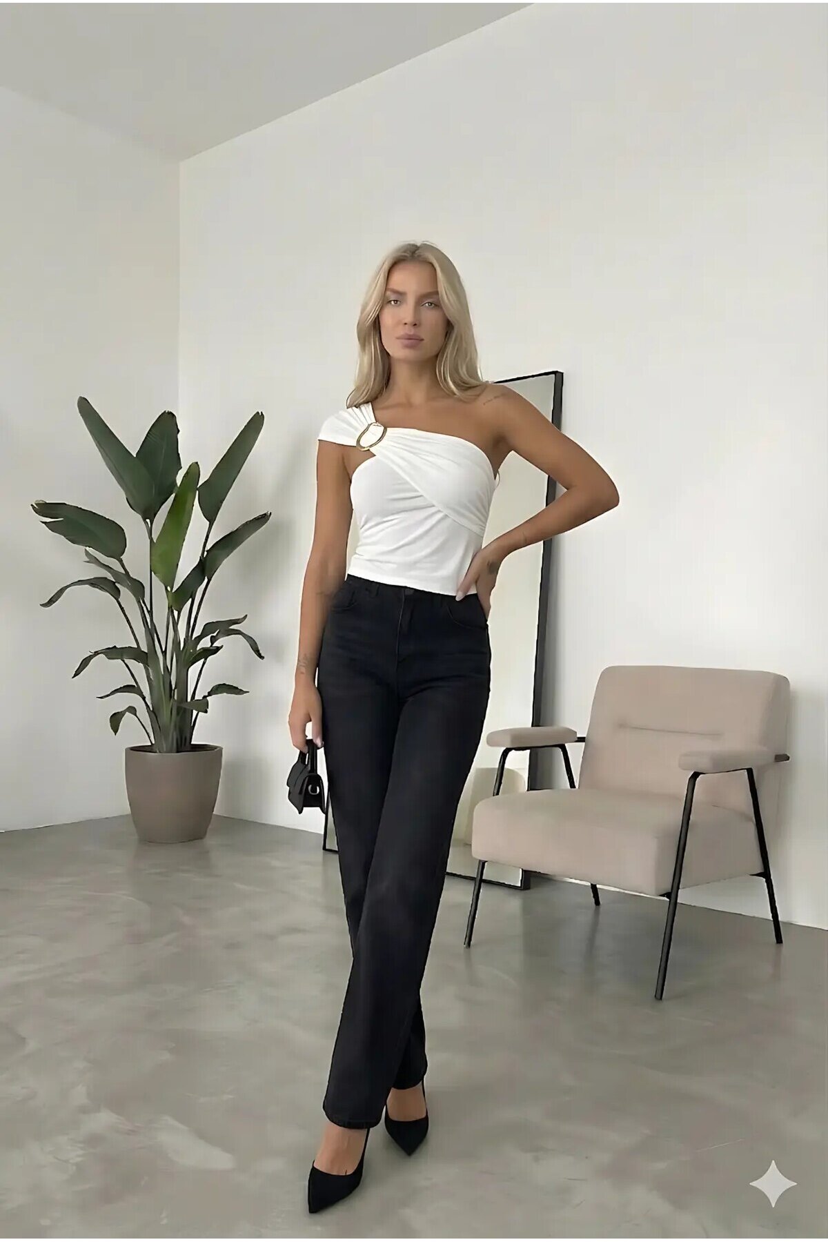 Kadın Beyaz Gold Toka Detay Omuz Drape Detaylı Sandy Bluz HZL26W-FRY123741