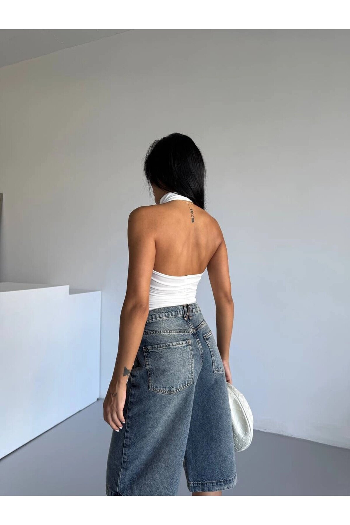 Kadın Beyaz Halter Yaka Sırtı Açık Sandy Bluz HZL25S-FRY123141