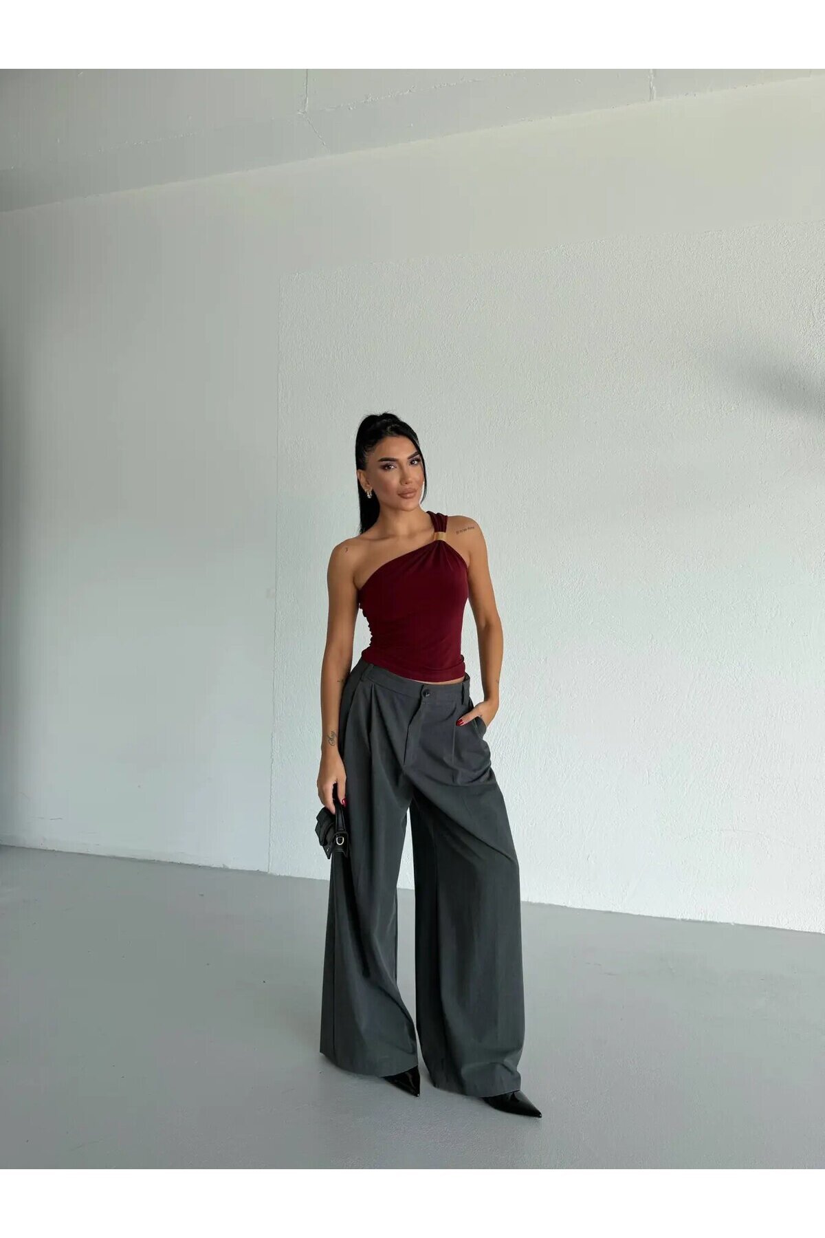 Kadın Bordo Tek Omuz Gold Metal Detaylı Sandy Bluz HZL26S-FRY123821