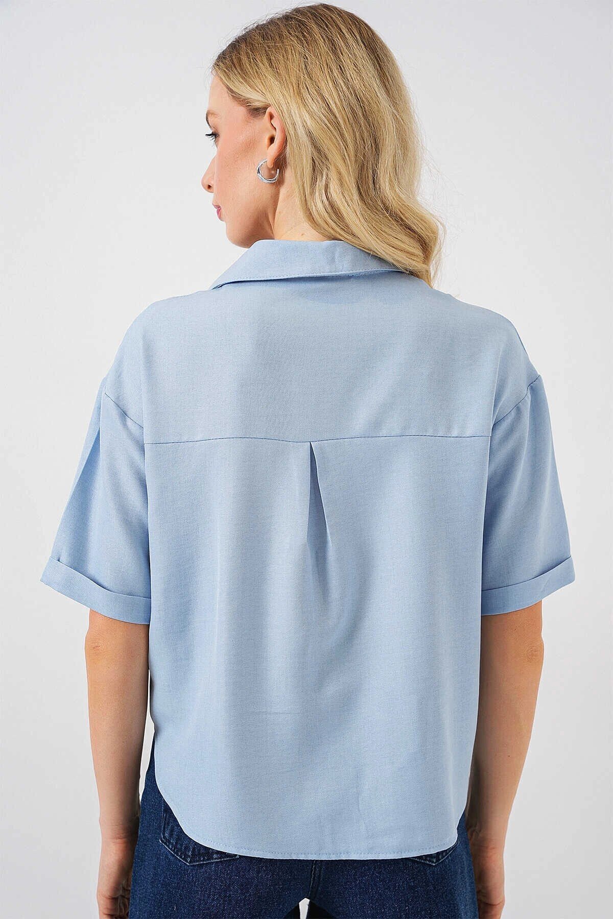Kadın Mavi Keten Görünümlü Crop Gömlek HZL25S-BD1203391
