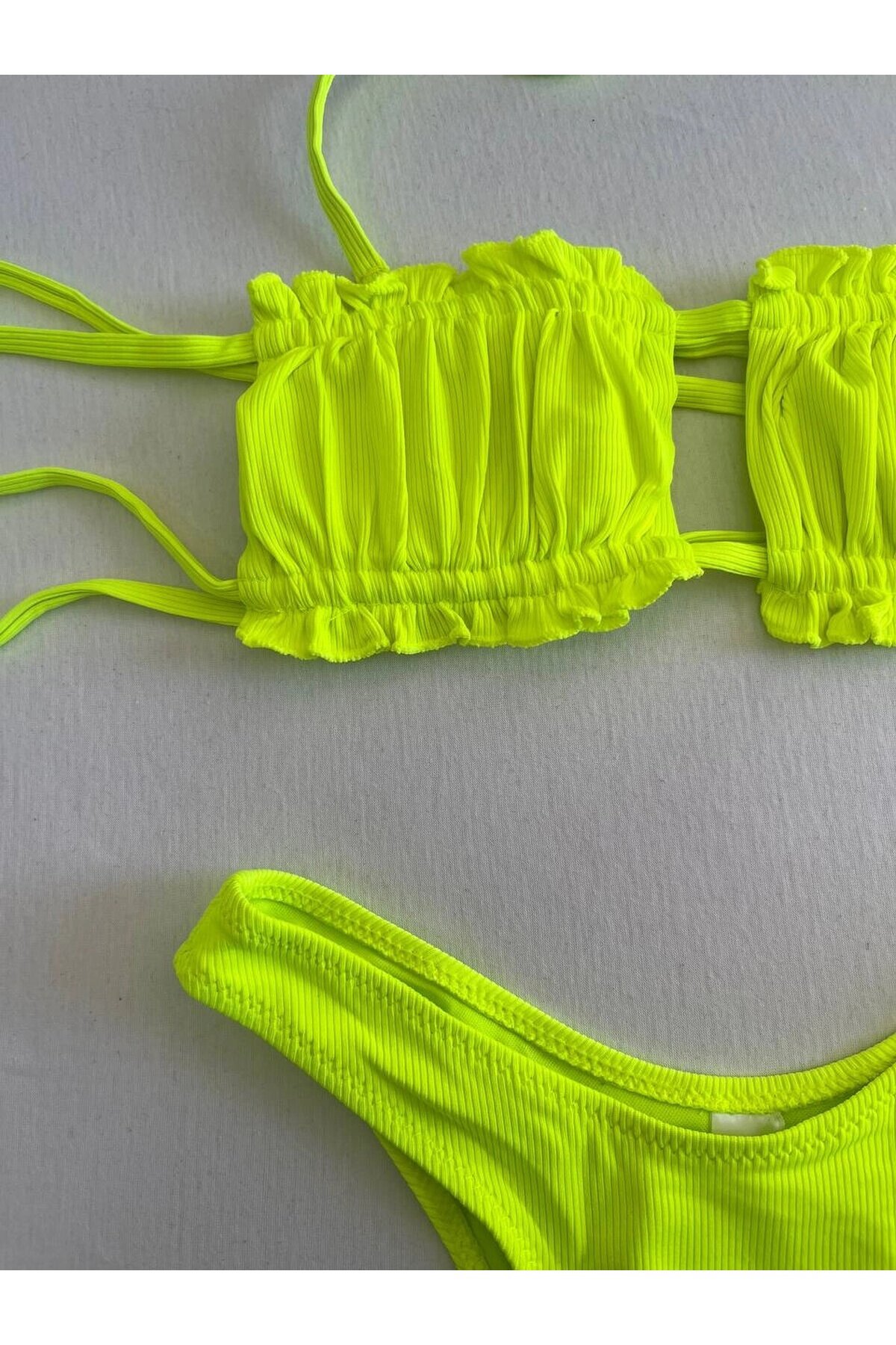 Kadın Neon Yeşil İp Bağlamalı Büzgülü Straplez Bikini Takım HZL25S-LC2226
