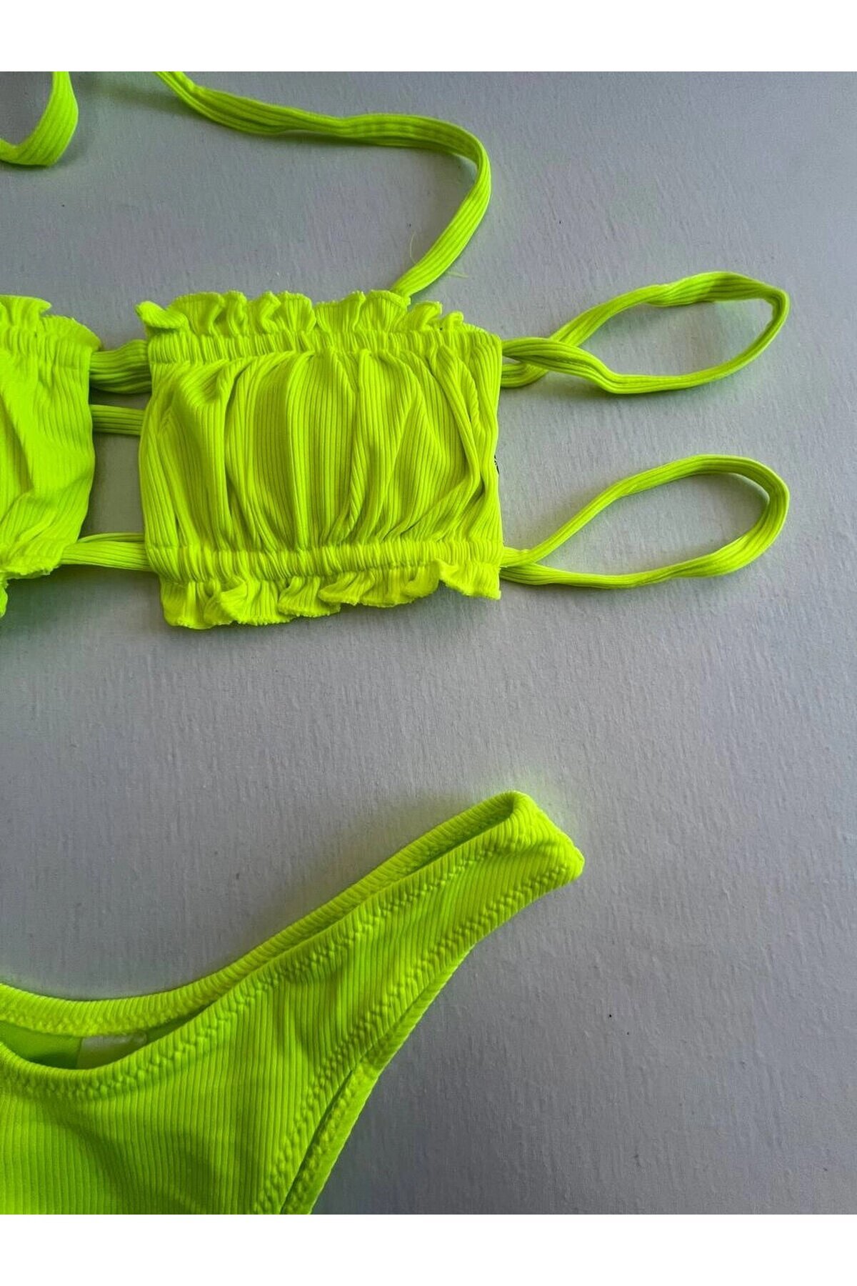 Kadın Neon Yeşil İp Bağlamalı Büzgülü Straplez Bikini Takım HZL25S-LC2226