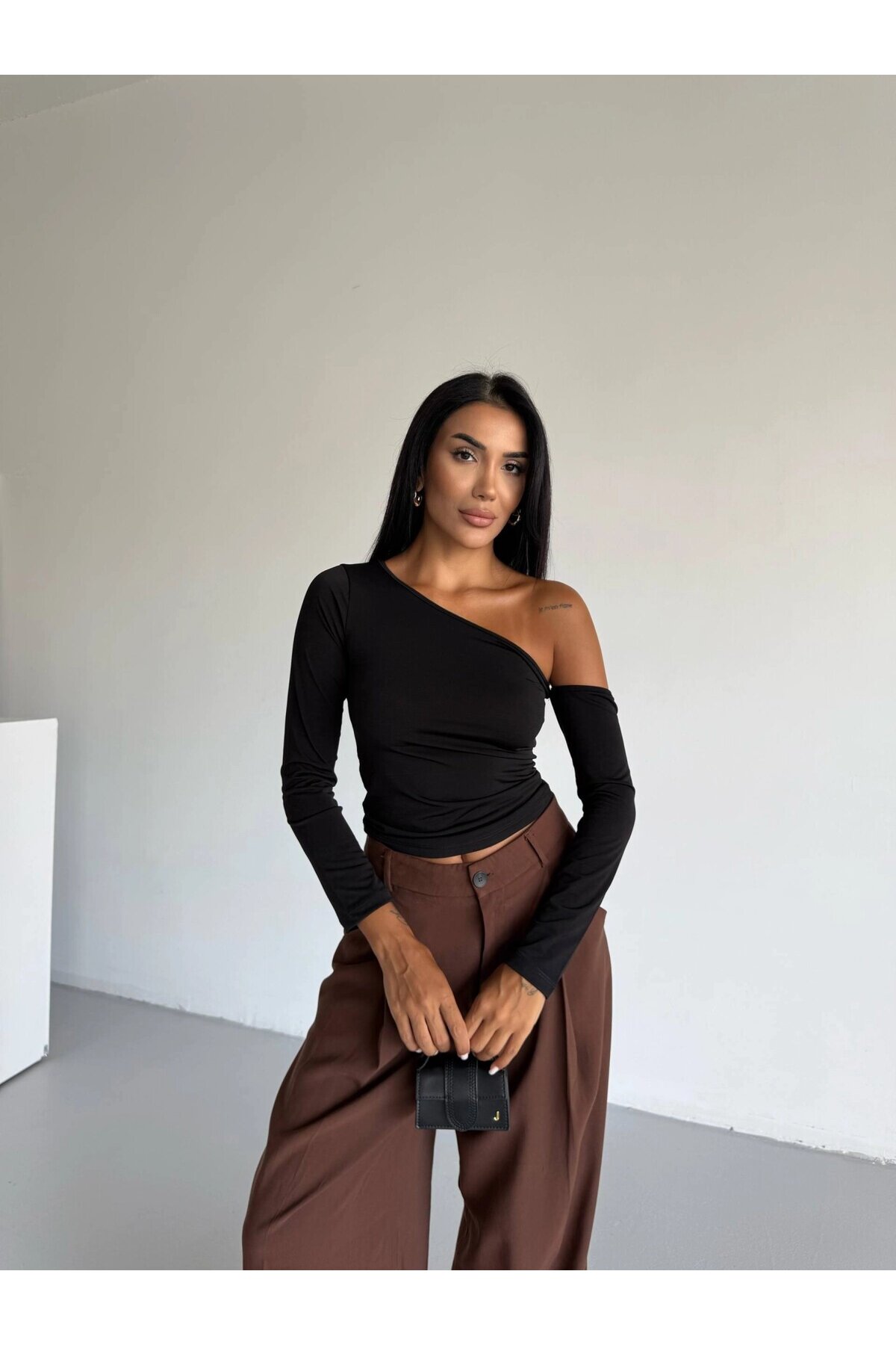 Kadın Siyah Asimetrik Yaka Drapeli Sandy Bluz HZL25S-FRY123361