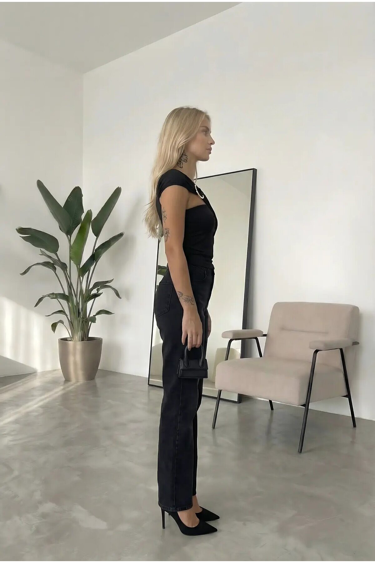 Kadın Siyah Gold Toka Detay Omuz Drape Detaylı Sandy Bluz HZL26W-FRY123741