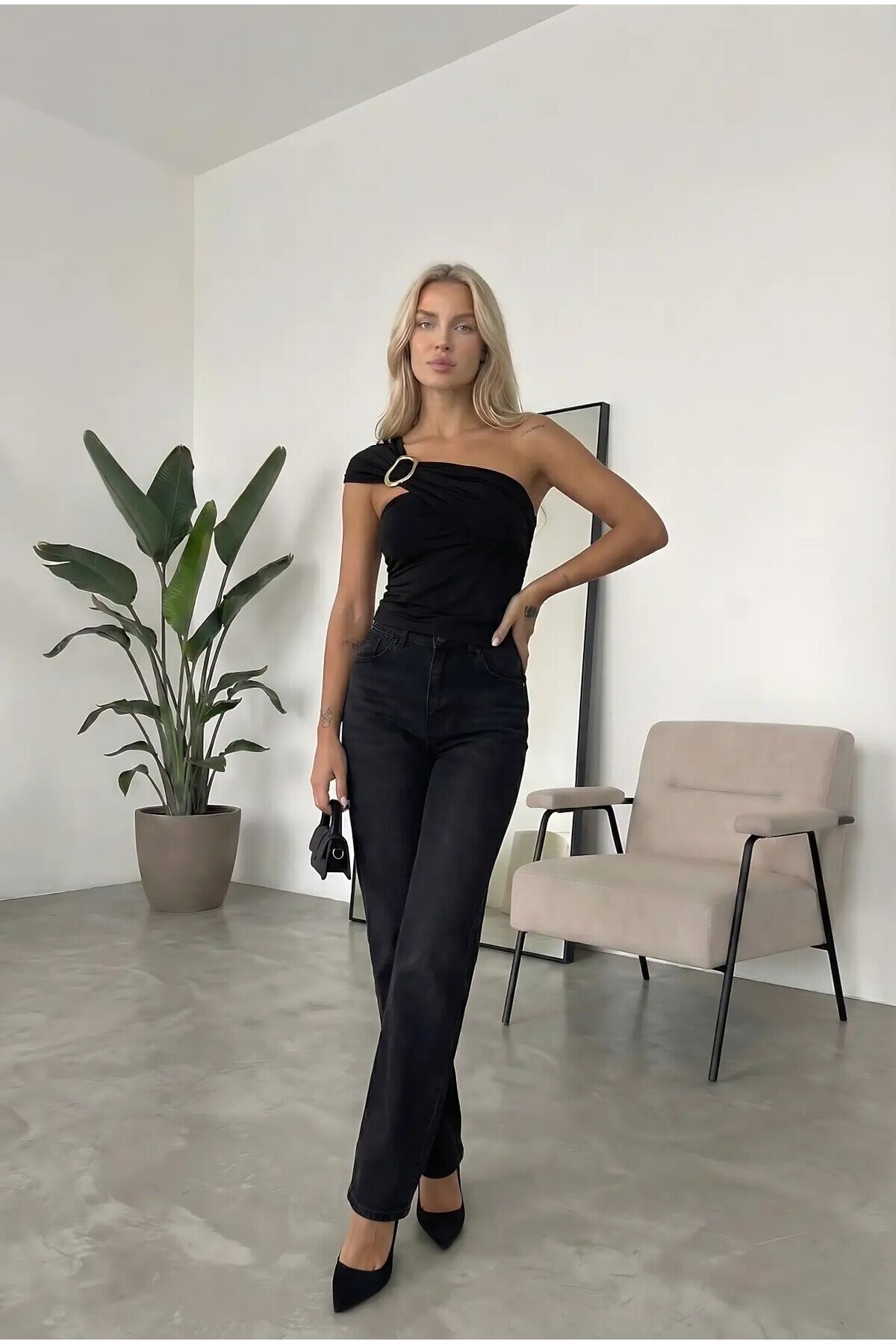 Kadın Siyah Gold Toka Detay Omuz Drape Detaylı Sandy Bluz HZL26W-FRY123741