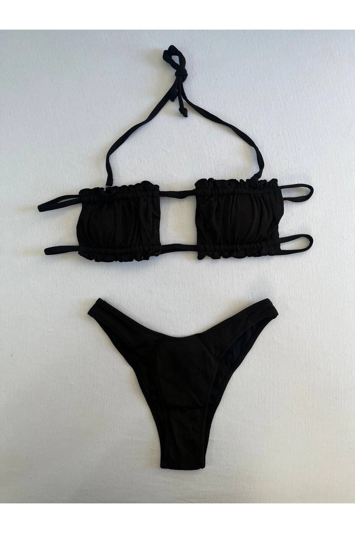 Kadın Siyah İp Bağlamalı Büzgülü Straplez Bikini Takım HZL25S-LC2226