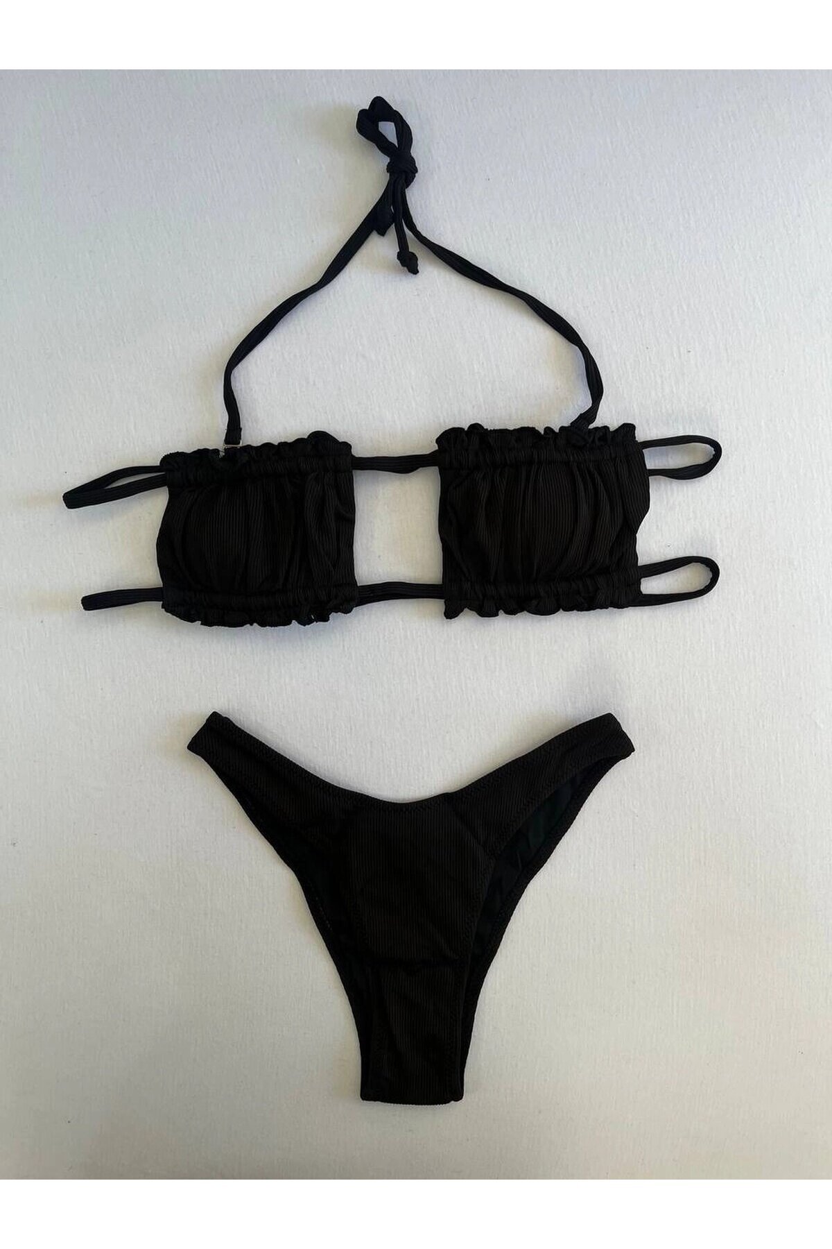 Kadın Siyah İp Bağlamalı Büzgülü Straplez Bikini Takım HZL25S-LC2226