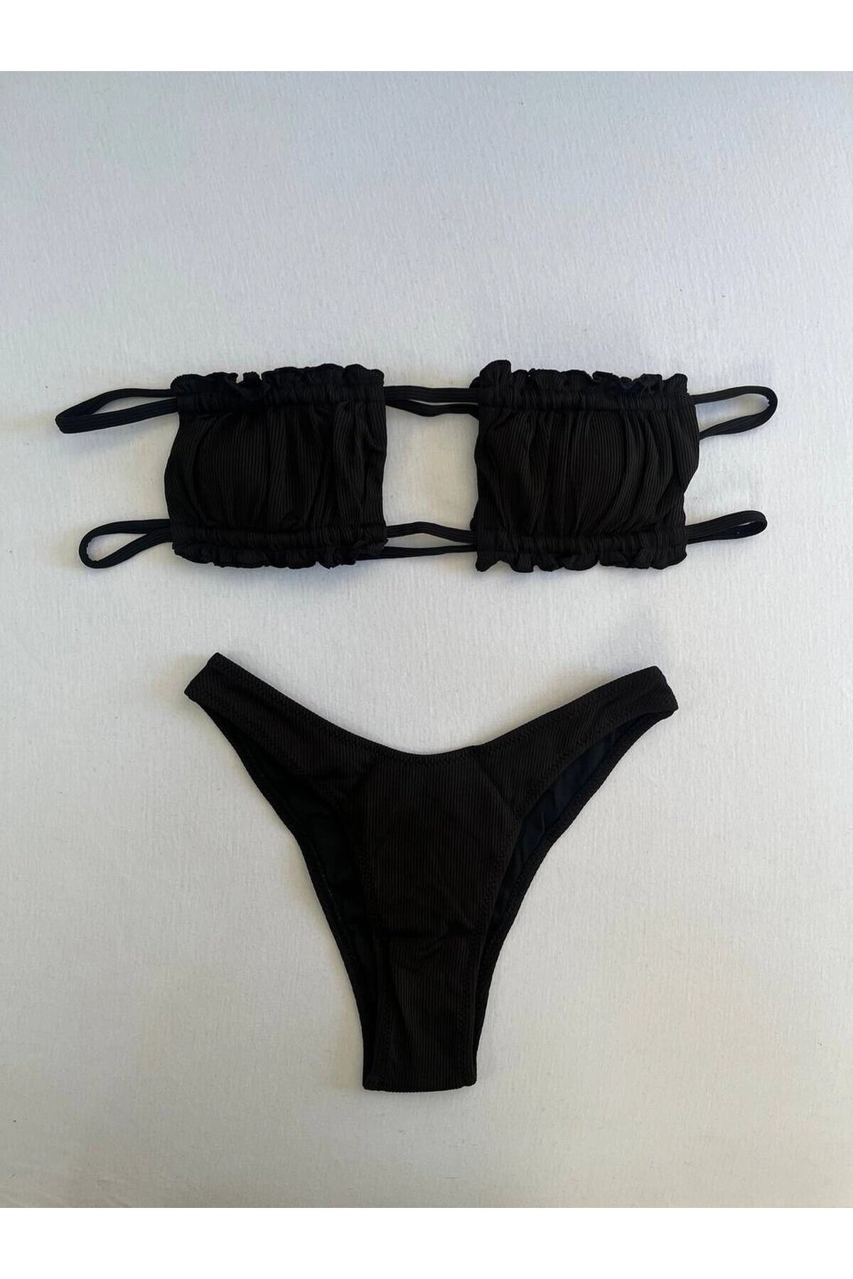Kadın Siyah İp Bağlamalı Büzgülü Straplez Bikini Takım HZL25S-LC2226