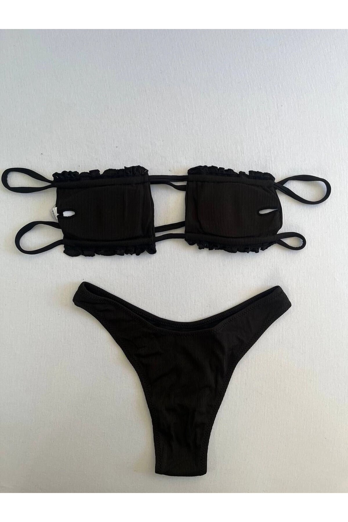 Kadın Siyah İp Bağlamalı Büzgülü Straplez Bikini Takım HZL25S-LC2226