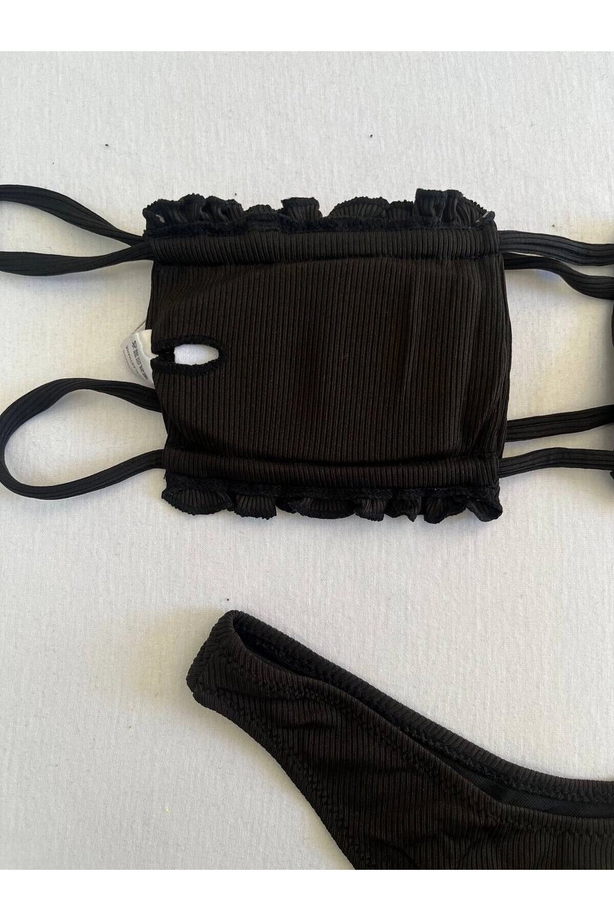 Kadın Siyah İp Bağlamalı Büzgülü Straplez Bikini Takım HZL25S-LC2226