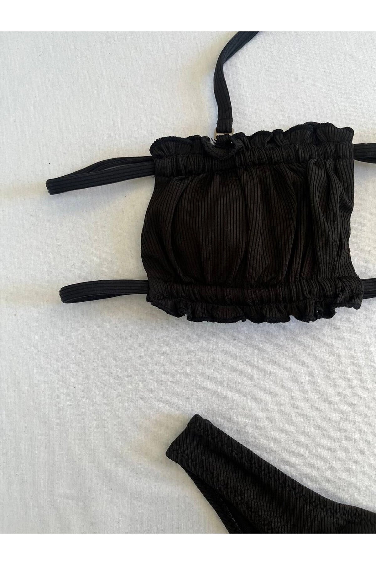 Kadın Siyah İp Bağlamalı Büzgülü Straplez Bikini Takım HZL25S-LC2226