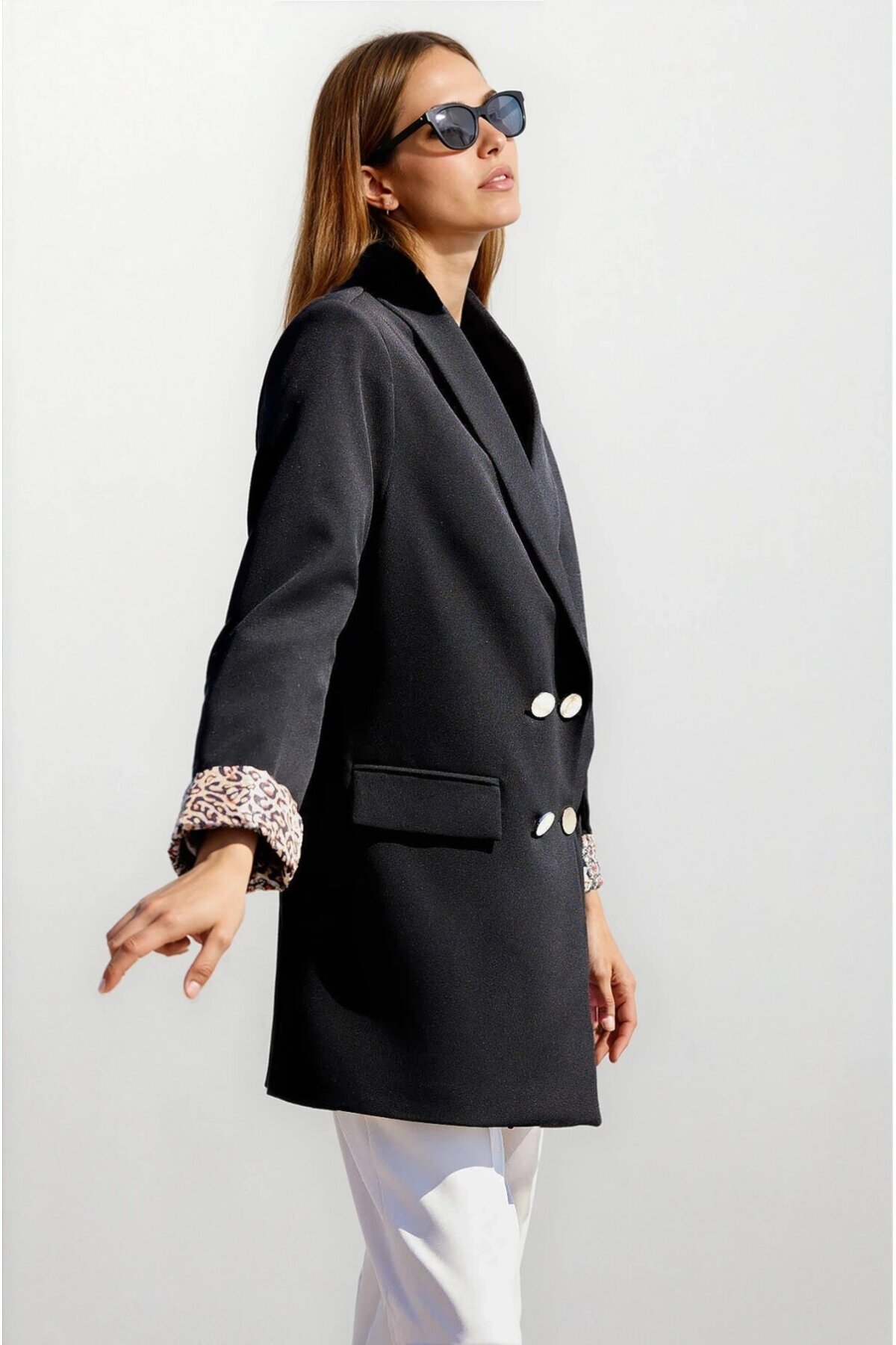 Kadın Siyah Leopar Astarlı Düğme Detaylı Blazer Ceket HZL25W-BD107041