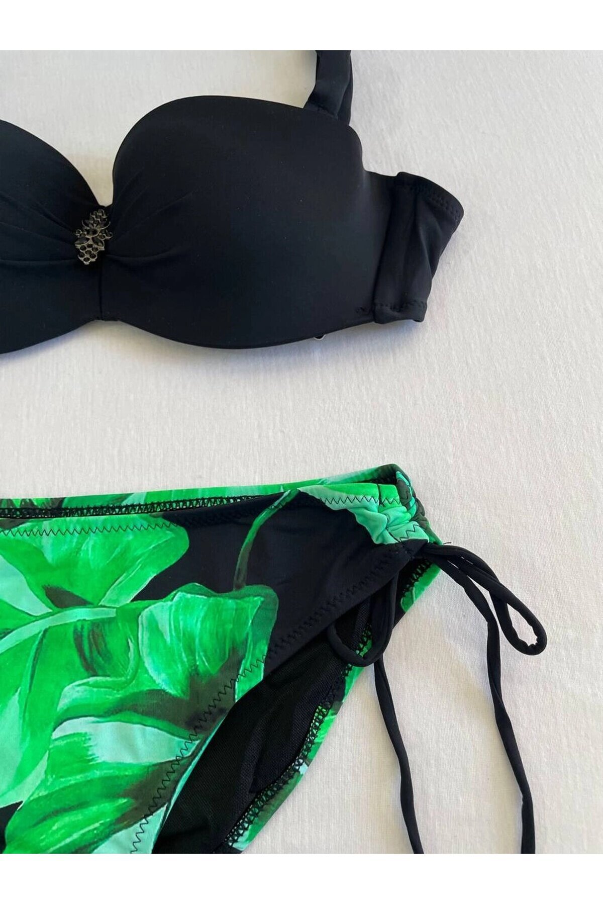 Kadın Siyah Toka Detaylı Yeşil Desen Bikini Takım HZL25S-LC3352