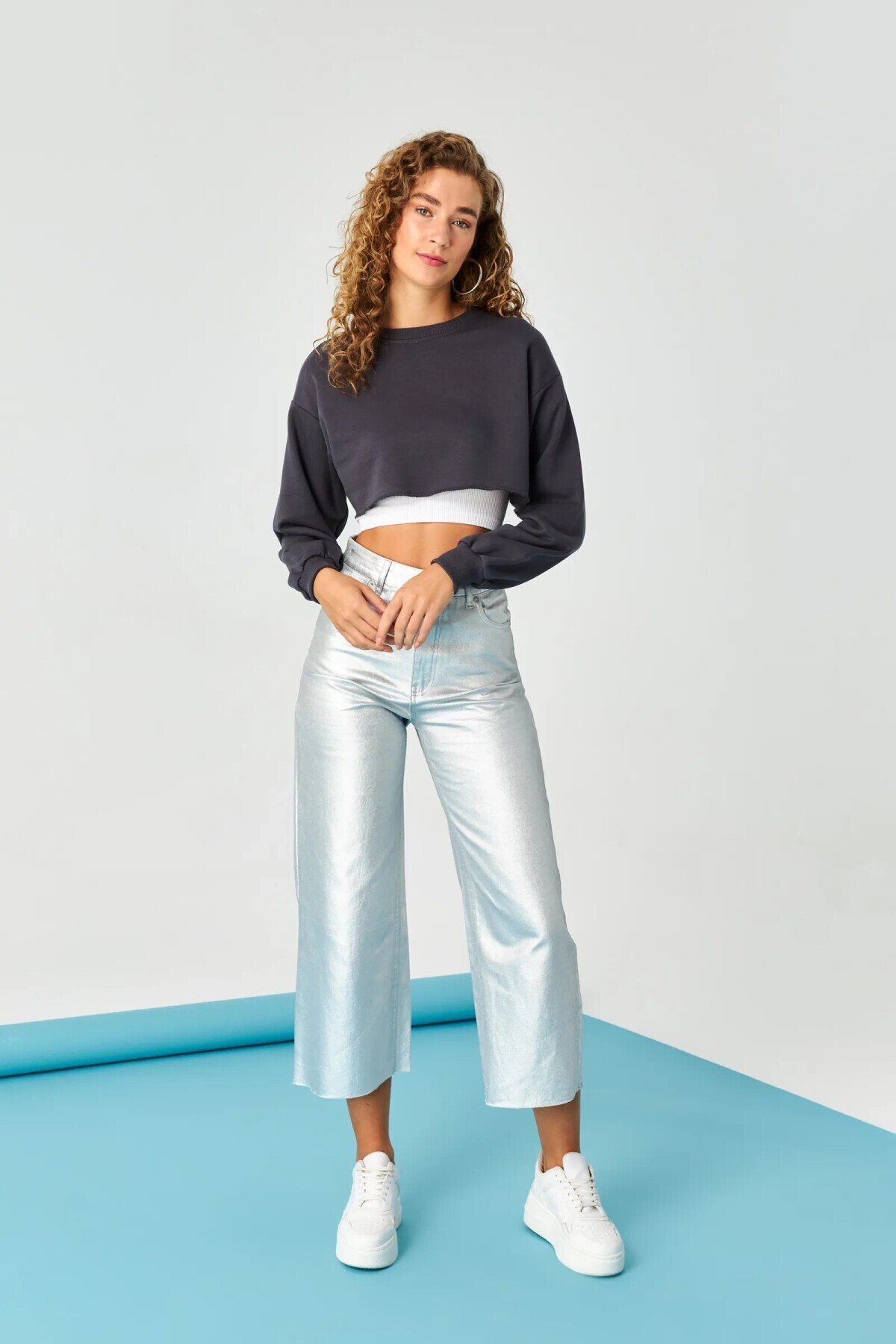 Kadın Antrasit Basic Bisiklet Yaka Uzun Kollu Crop Sweatshirt HZL24W-ZK11351