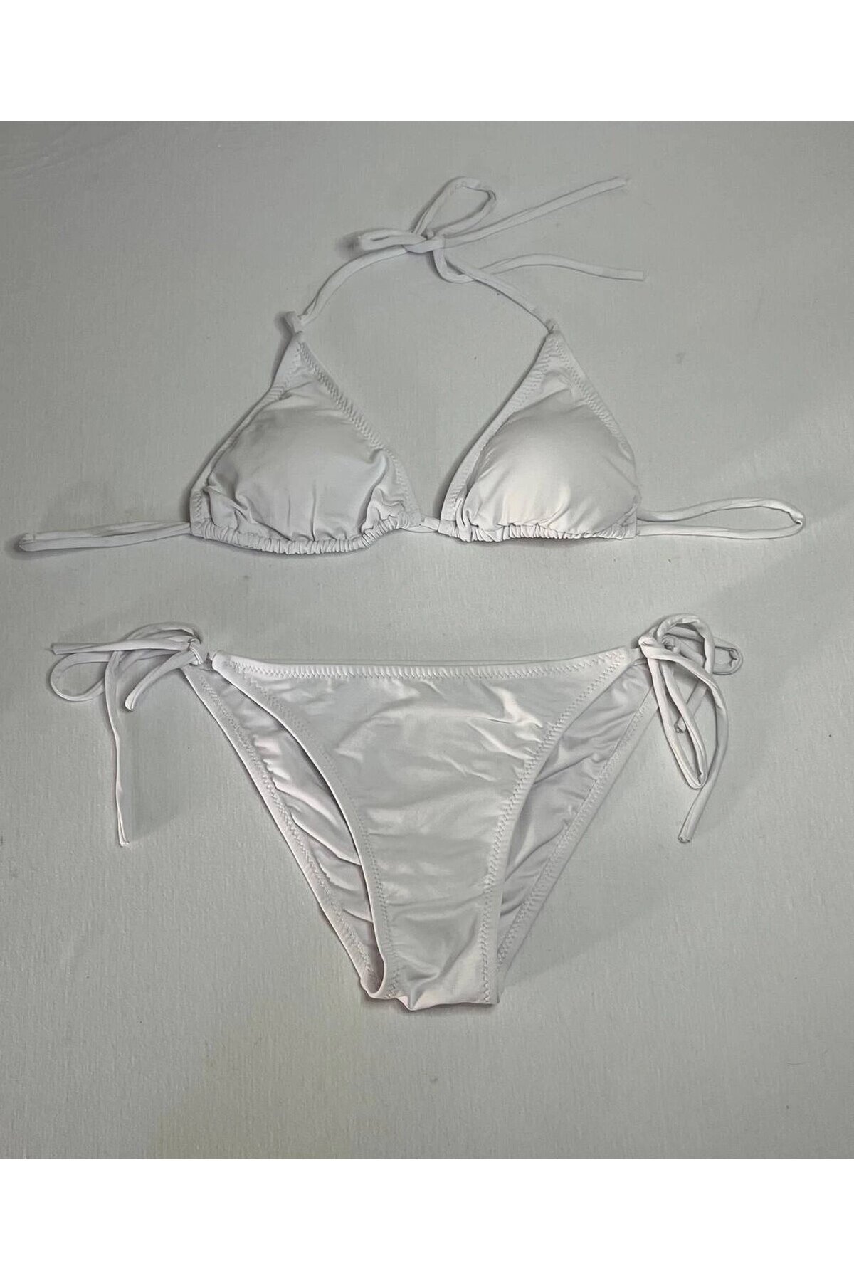 Kadın Beyaz Boyundan İp Bağlamalı Üçgen Bikini Takımı HZL25S-LC5005