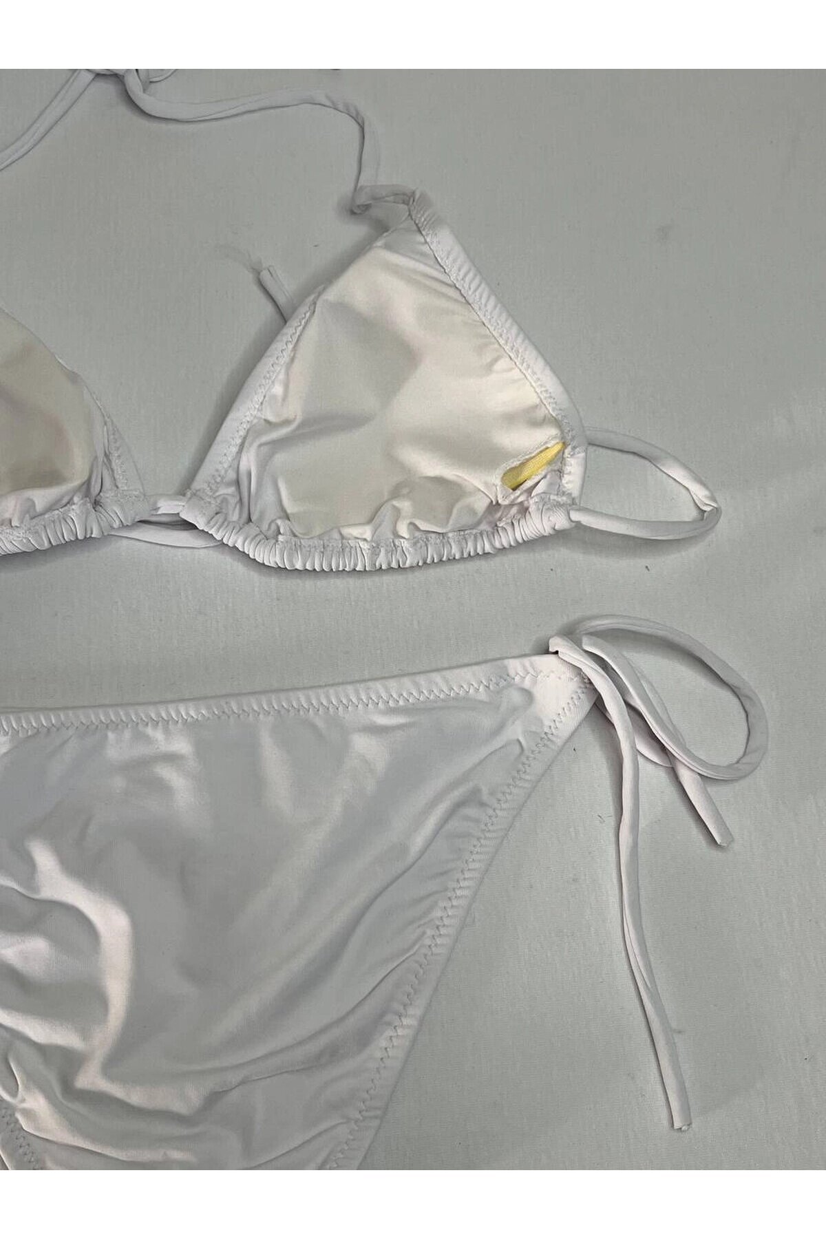 Kadın Beyaz Boyundan İp Bağlamalı Üçgen Bikini Takımı HZL25S-LC5005