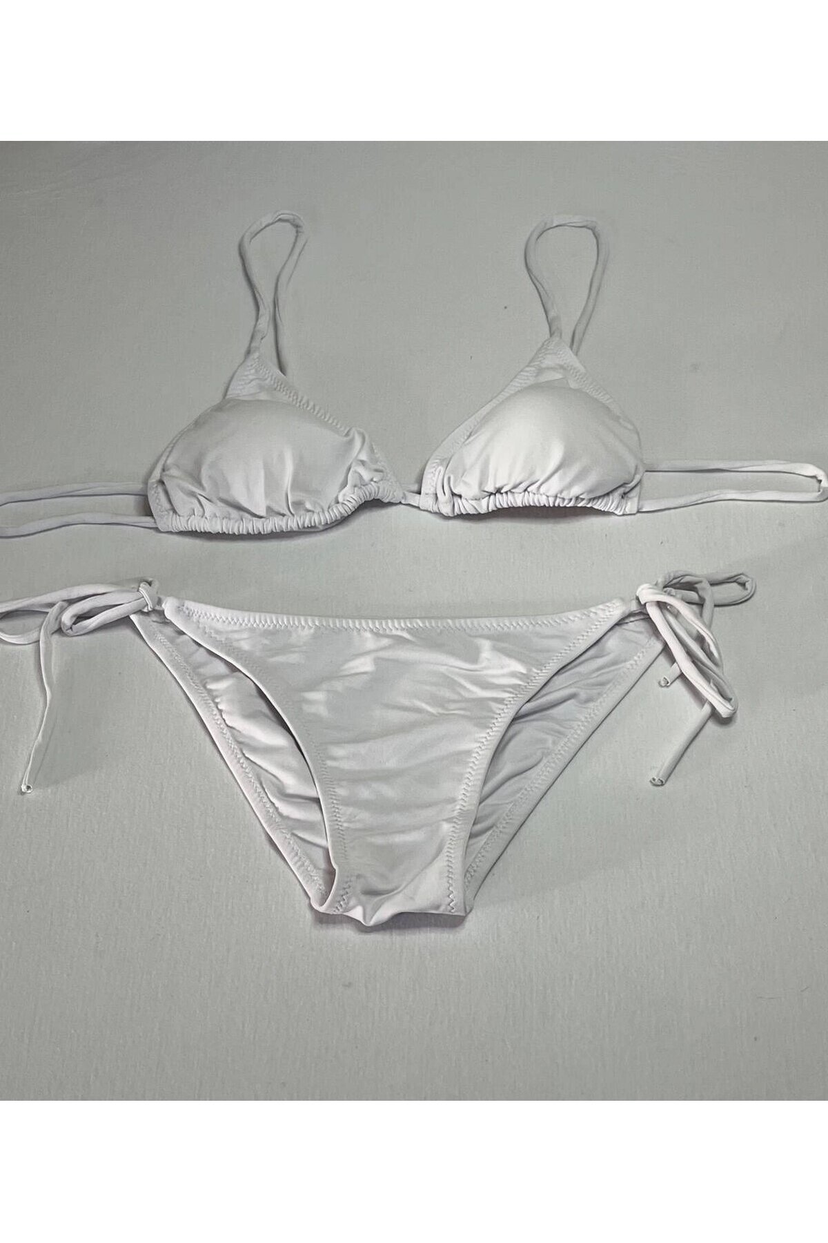 Kadın Beyaz Boyundan İp Bağlamalı Üçgen Bikini Takımı HZL25S-LC5005