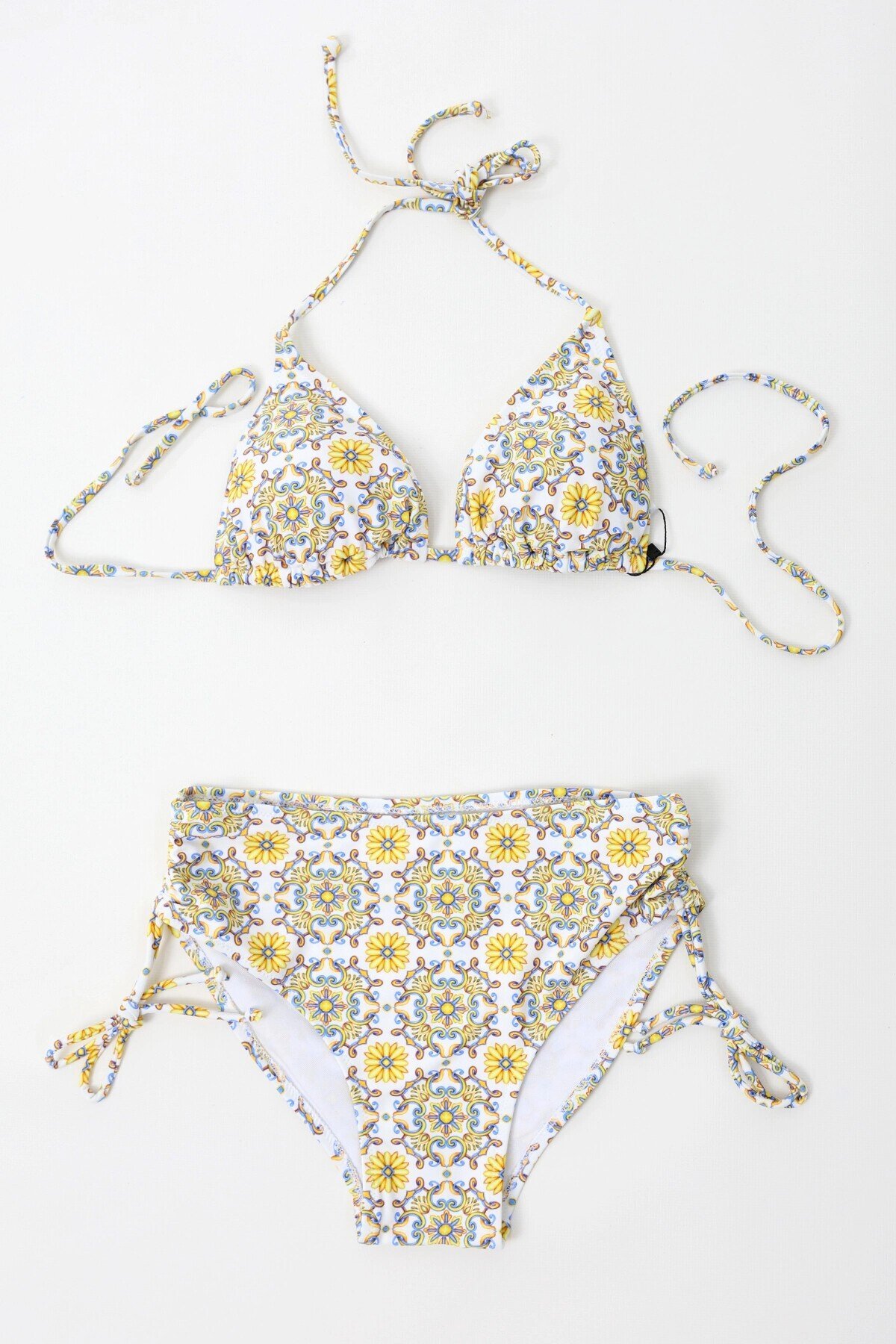 Kadın Beyaz Sarı Mavi Desenli Astarlı İp Bağlamalı Yüksek Bel Üçgen Bikini Takım HZL24S-LC3308
