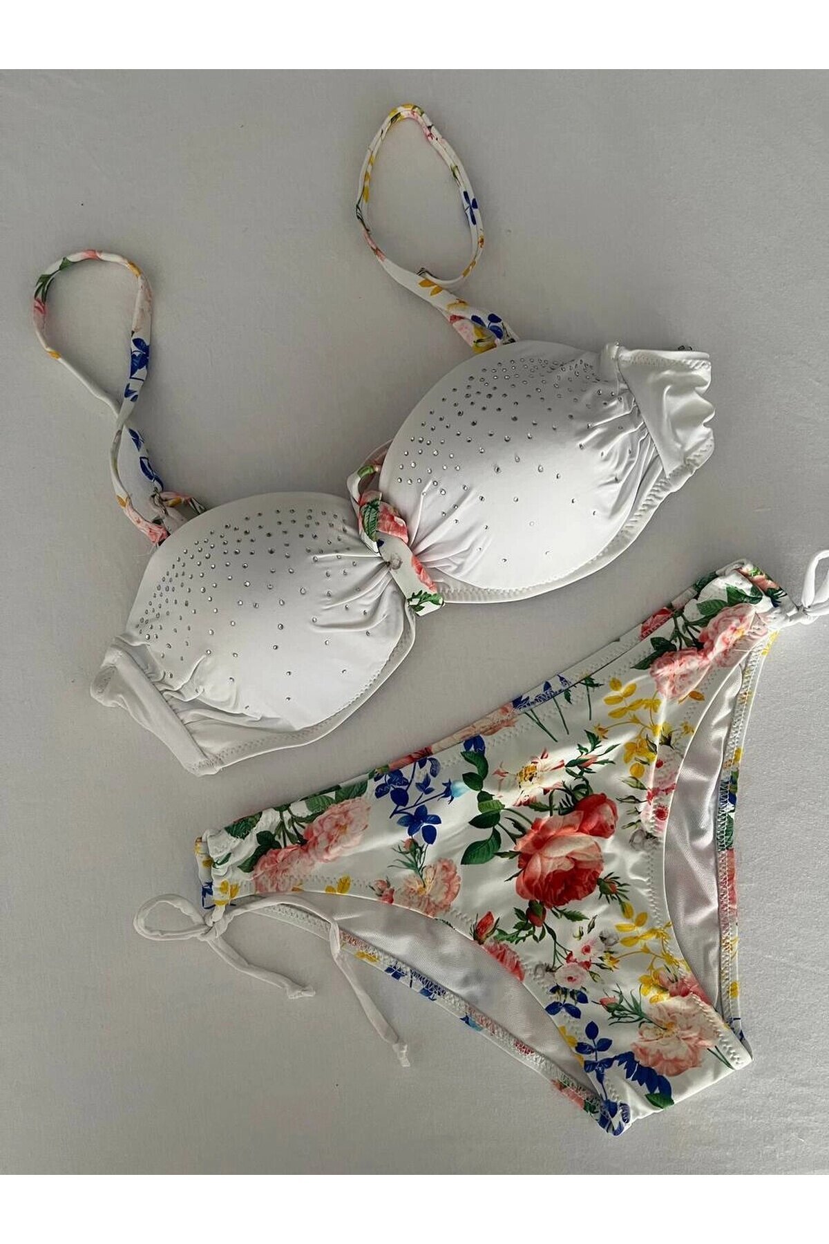 Kadın Beyaz Taş İşlemeli Astarlı Bikini Takım HZL25S-LC208