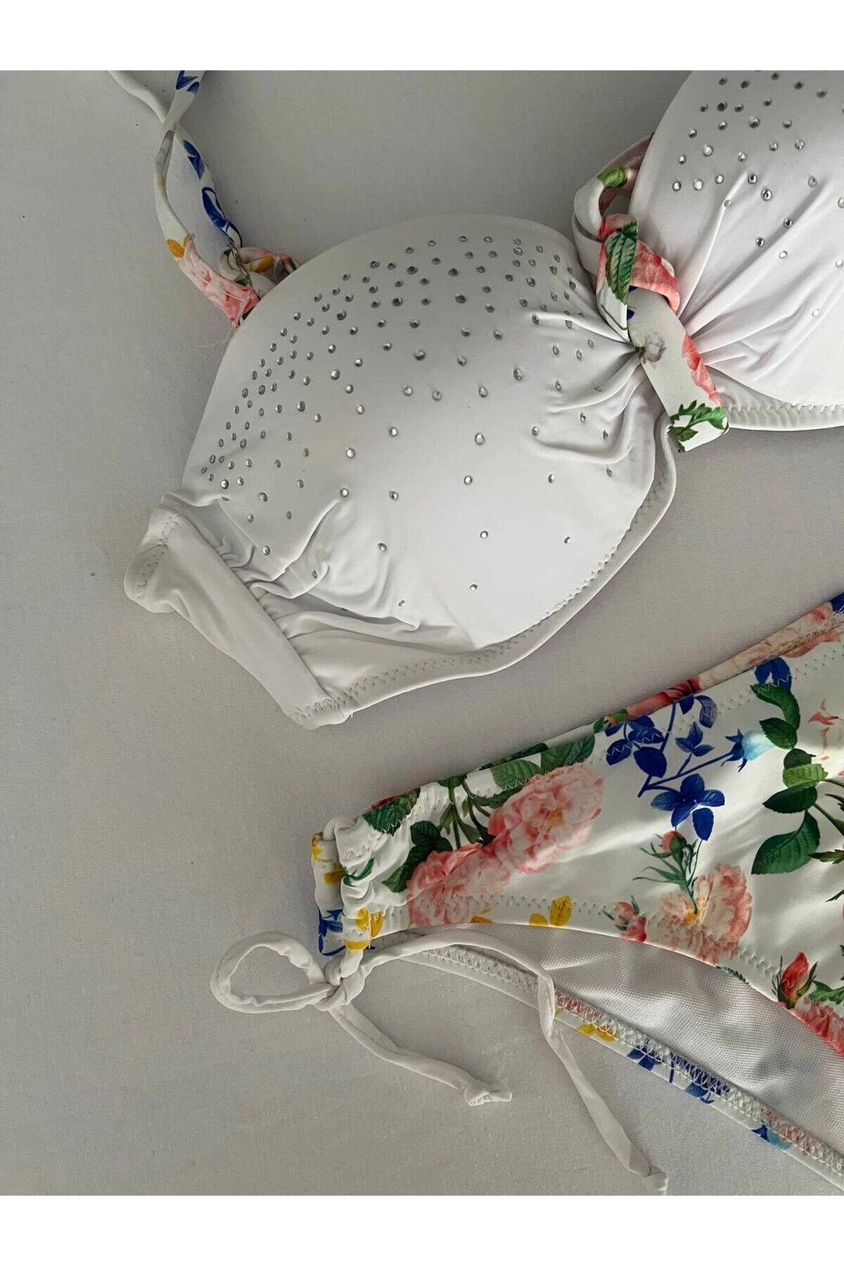Kadın Beyaz Taş İşlemeli Astarlı Bikini Takım HZL25S-LC208