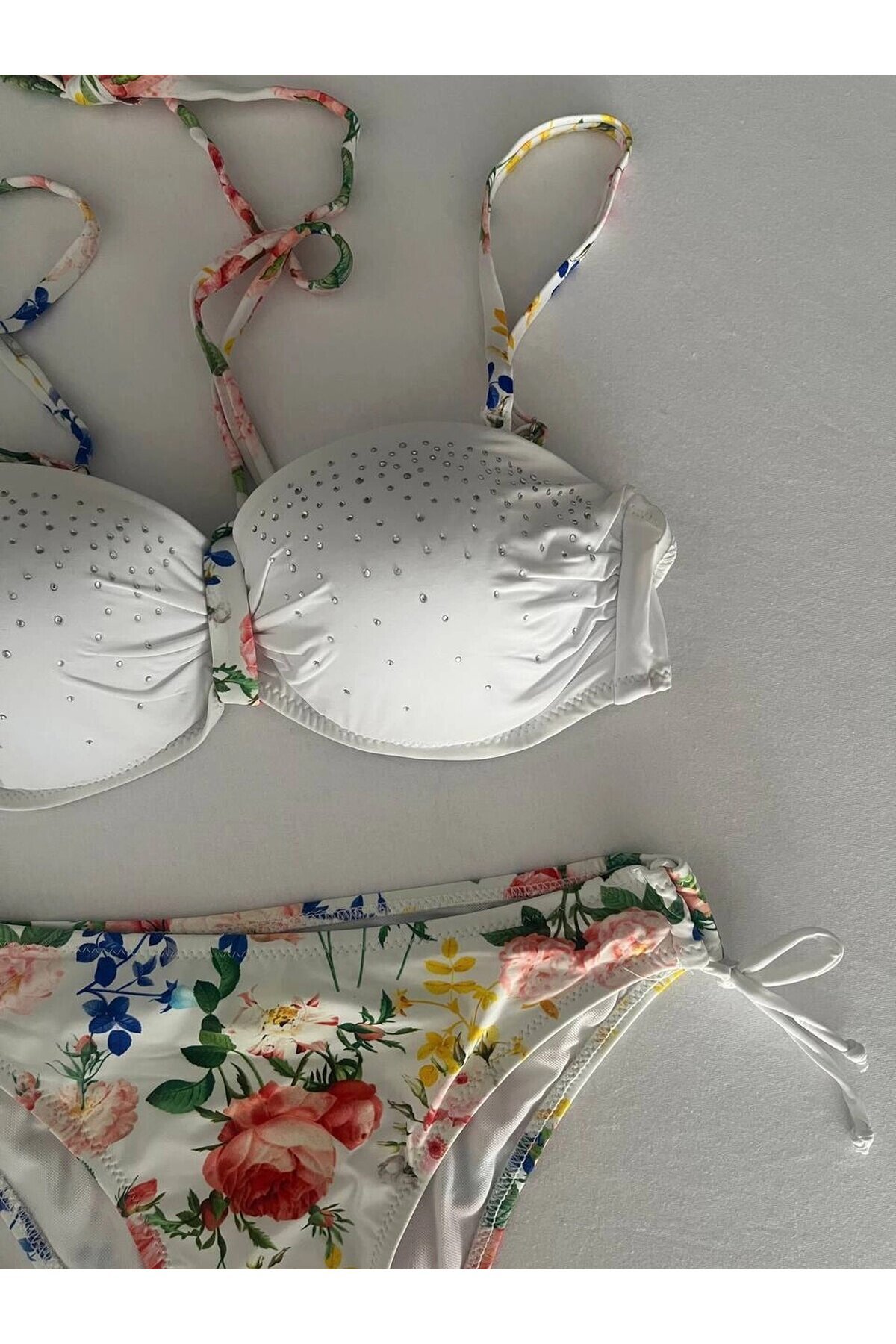 Kadın Beyaz Taş İşlemeli Astarlı Bikini Takım HZL25S-LC208