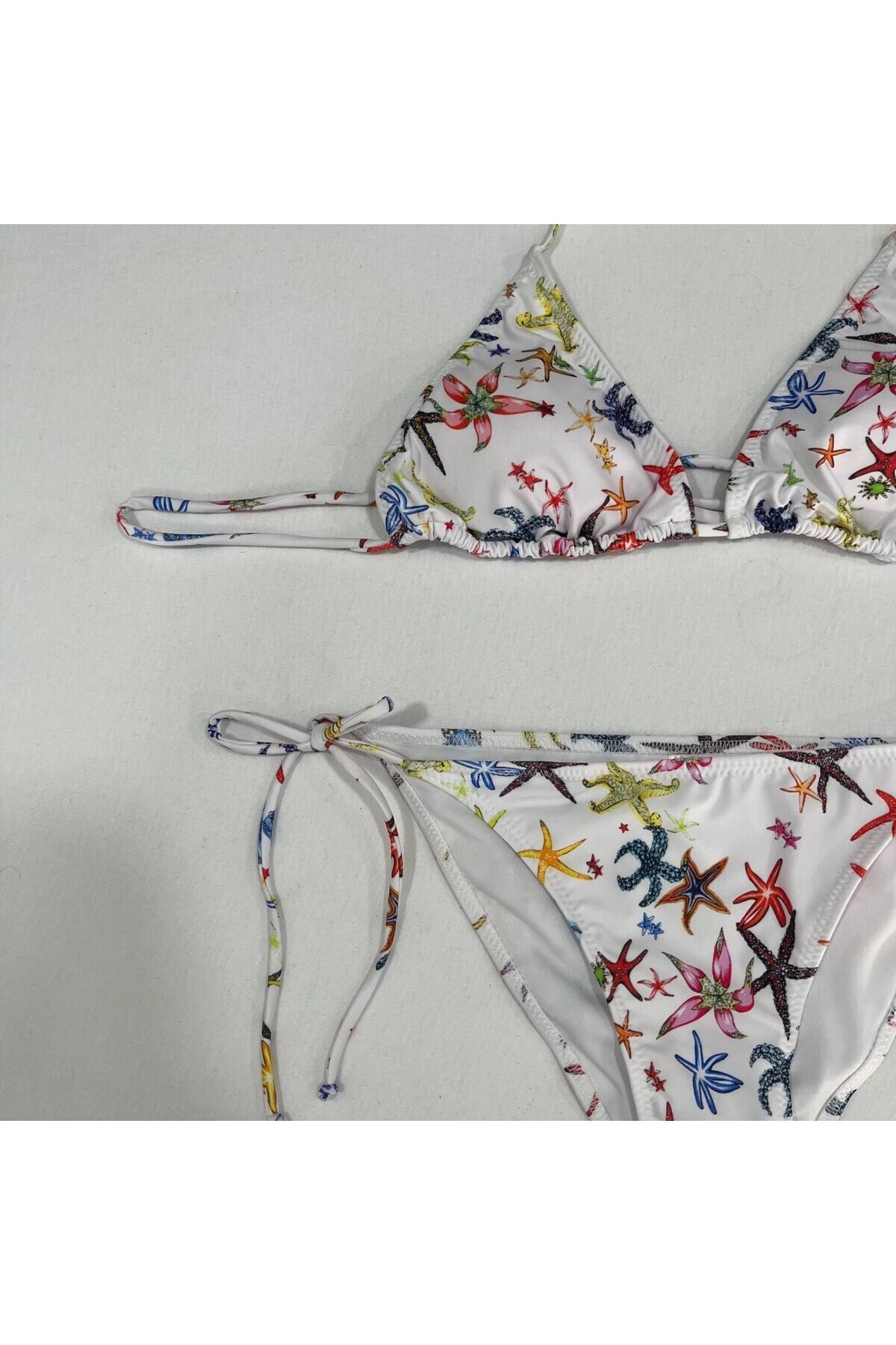 Kadın Beyaz Yıldız Temalı Boyundan İp Bağlamalı Üçgen Bikini Takımı HZL25S-LC5005