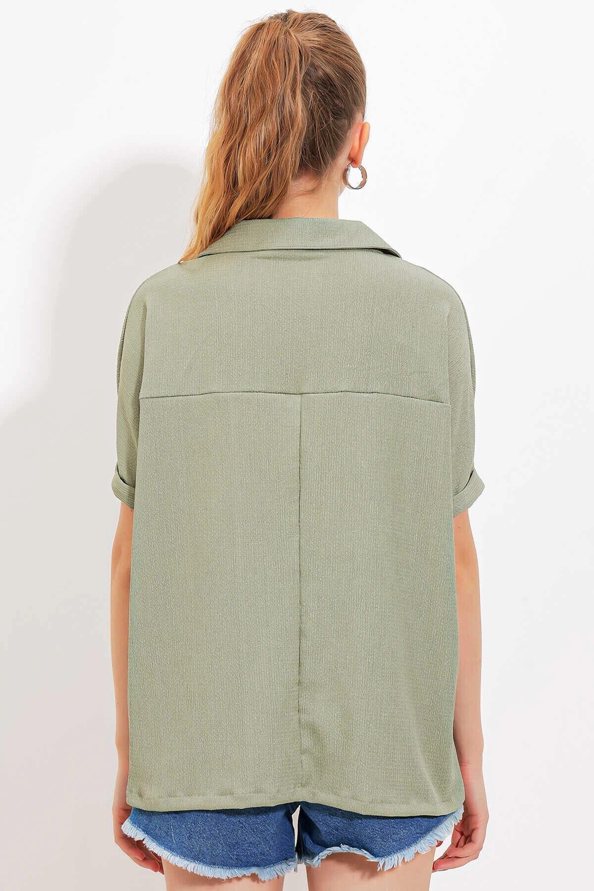 Kadın Çağla Yeşili Polo Yaka Geniş Kesim Örme Bluz HZL24S-BD104861