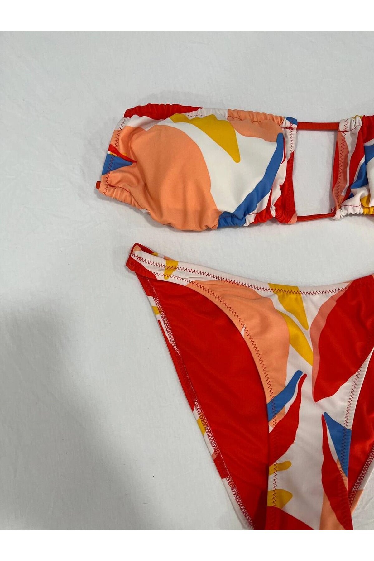 Kadın Çok Renkli Tropikal Desenli Astarlı Straplez Bikini Takım HZL25S-AR1666