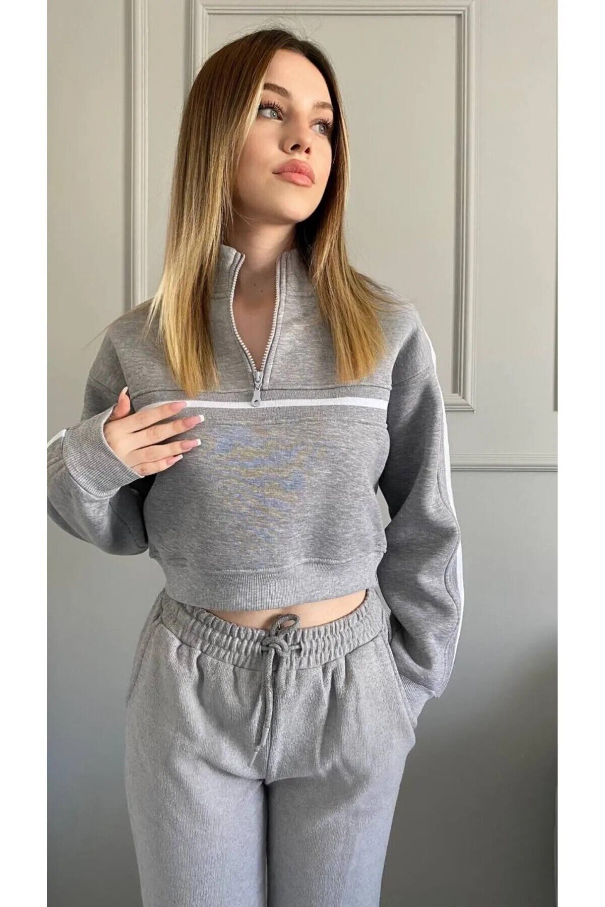 Kadın Gri Beyaz Şeritli Fermuarlı Yaka 3 İplik Şardonlu Sweatshirt HZL24W-ZK12781