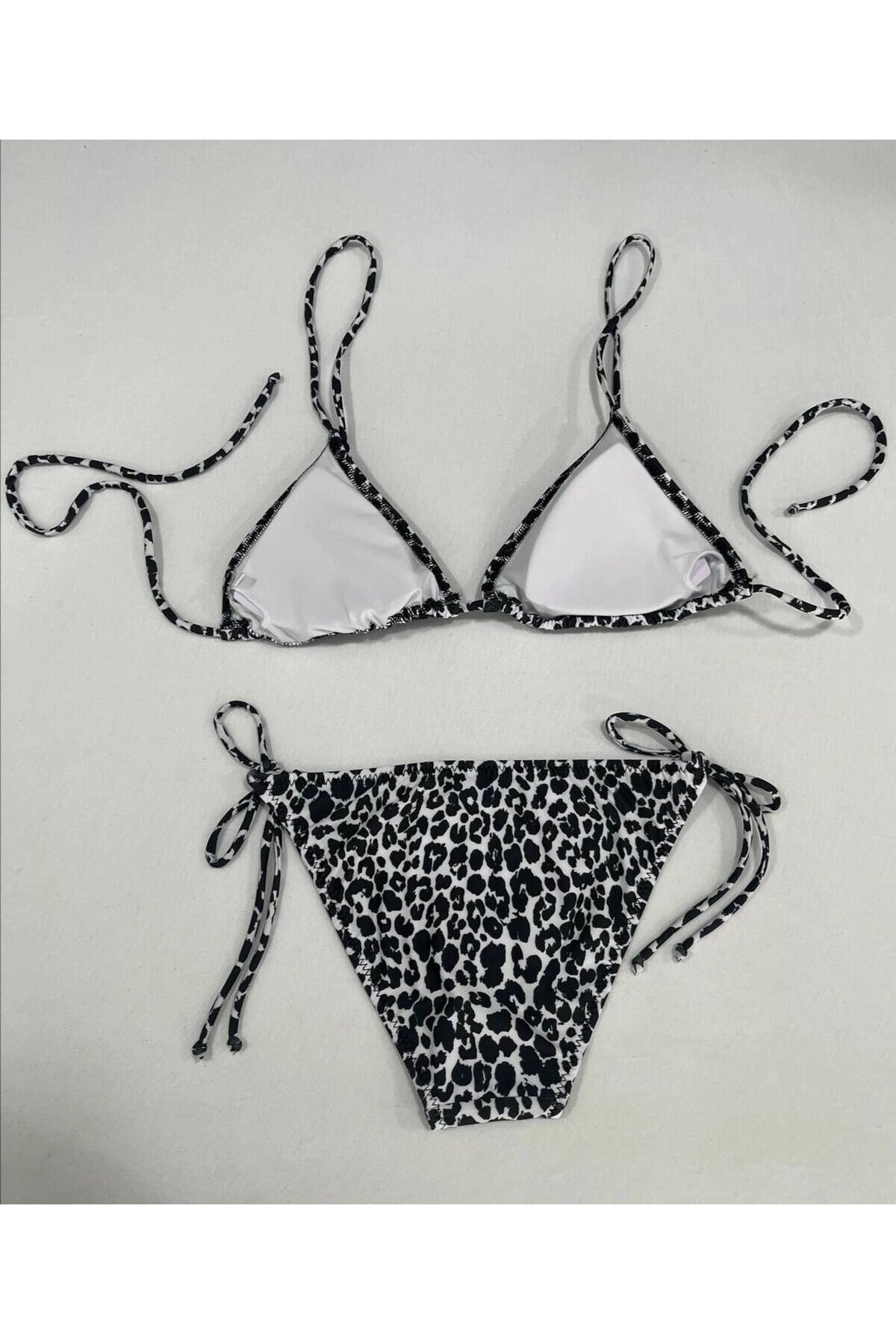 Kadın Leopar Siyah Boyundan İp Bağlamalı Üçgen Bikini Takımı HZL25S-LC5005