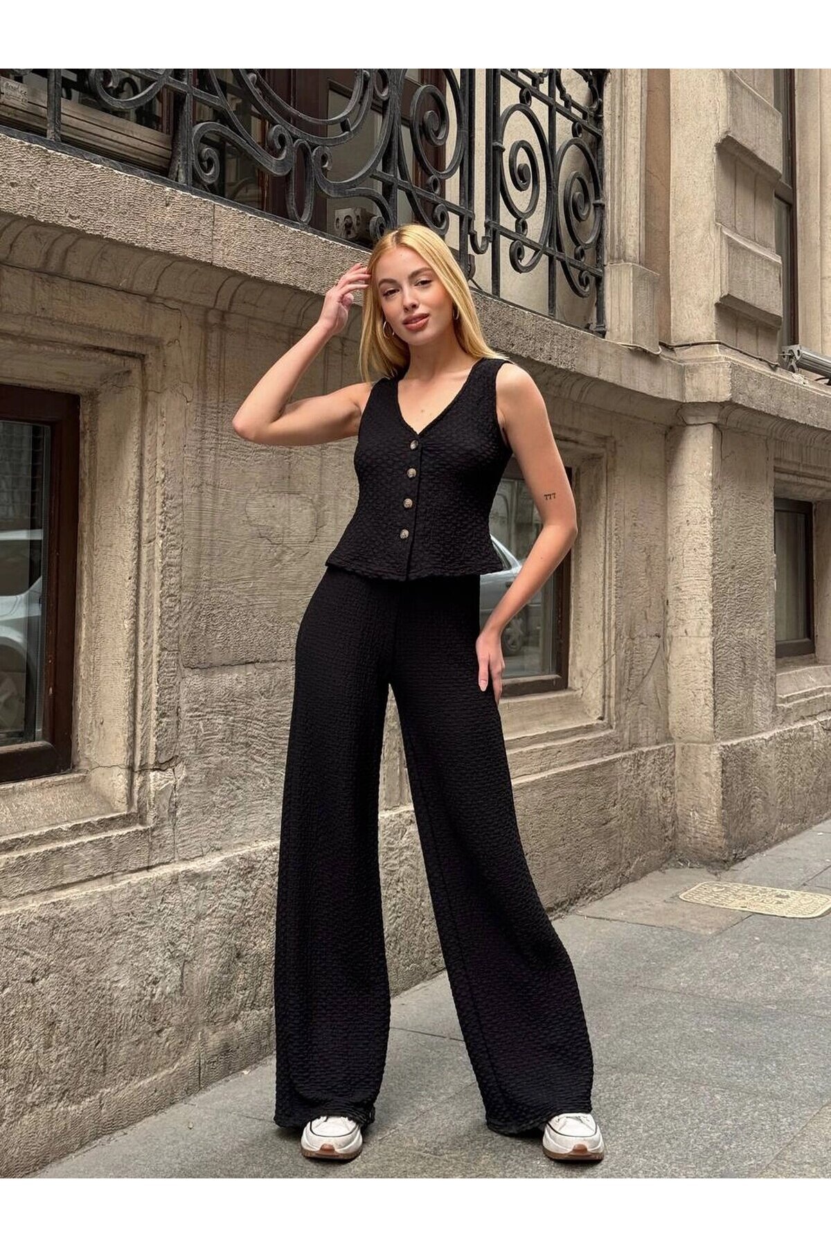 Kadın Siyah Beli Lastilkli Gofre Kumaş Pantolon HZL24S-ZK13261