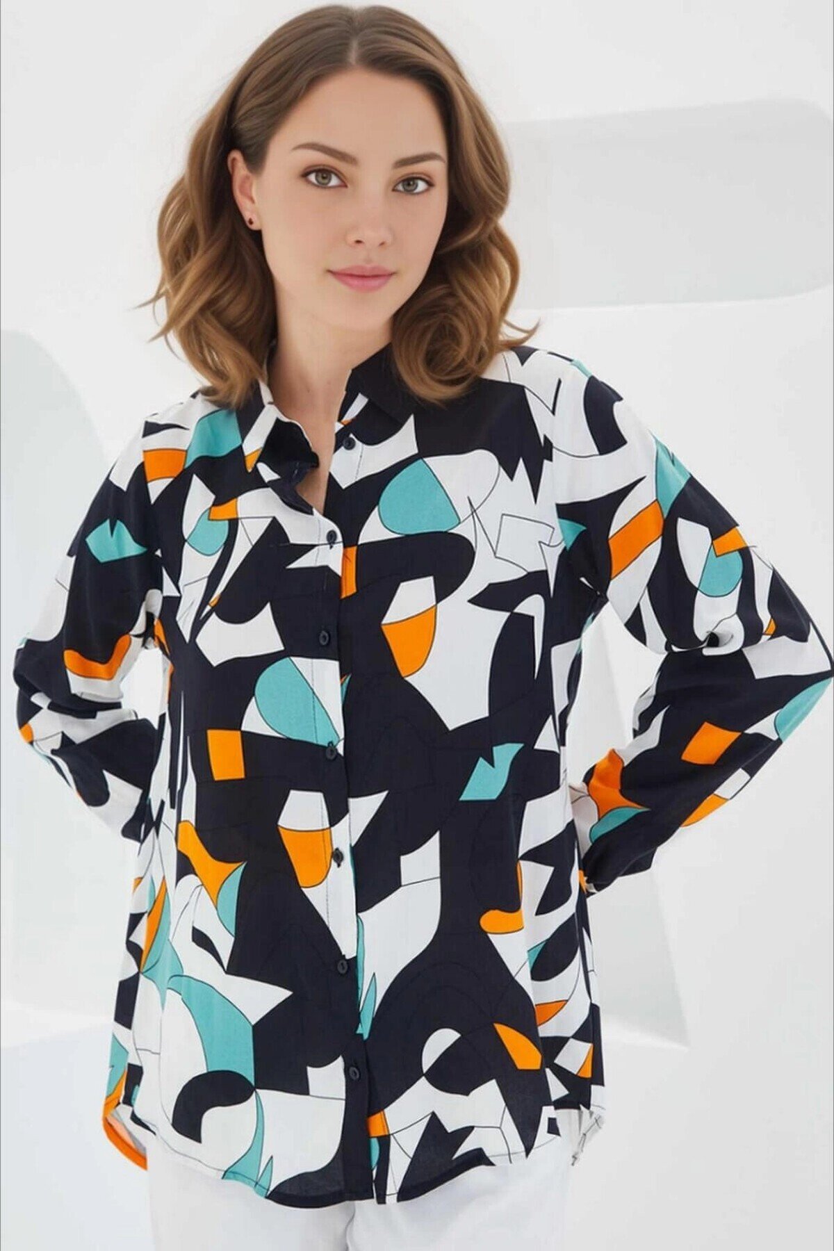 Kadın Siyah Beyaz Geometrik Desenli Uzun Kolllu Oversize Viskon Gömlek HZL24S-BD1202251