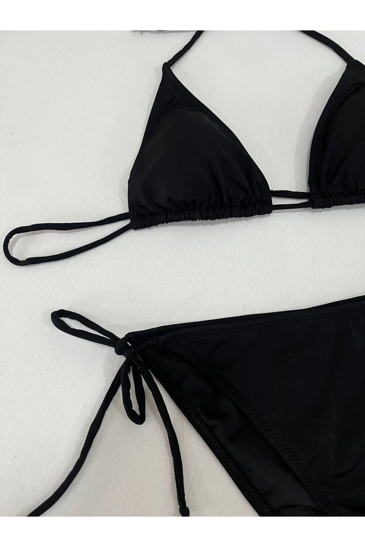 Kadın Siyah Boyundan İp Bağlamalı Üçgen Bikini Takımı HZL25S-LC5005
