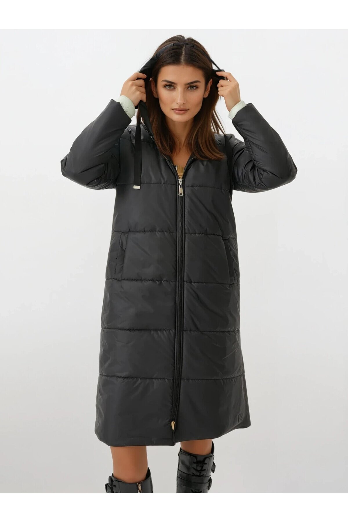 Kadın Siyah Kapşonlu Uzun Oversize Şişme Mont HZL22W-BD151201