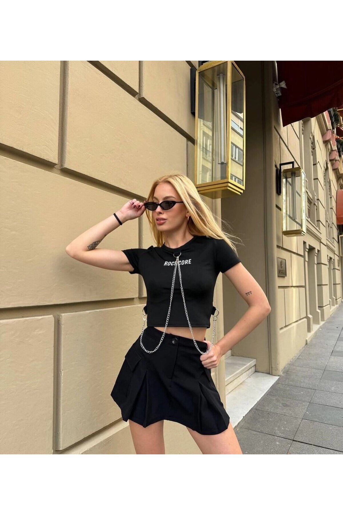 Kadın Siyah ROCKMORE Baskılı Zincir Aksesuarlı Crop T-Şihrt HZL24S-DSB120281