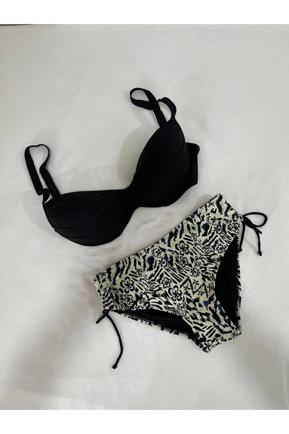 Kadın Siyah Taş İşlemeli Bej Desenli Astarlı Büyük Beden Bikini Takımı HZL25S-LC3351
