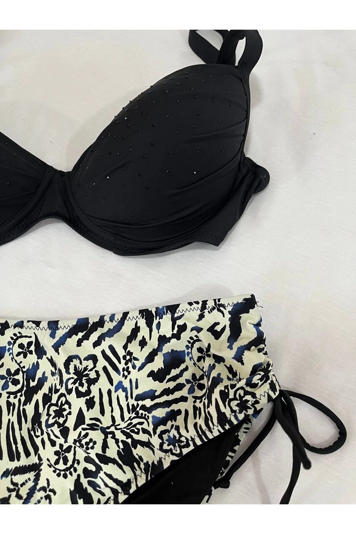 Kadın Siyah Taş İşlemeli Bej Desenli Astarlı Büyük Beden Bikini Takımı HZL25S-LC3351