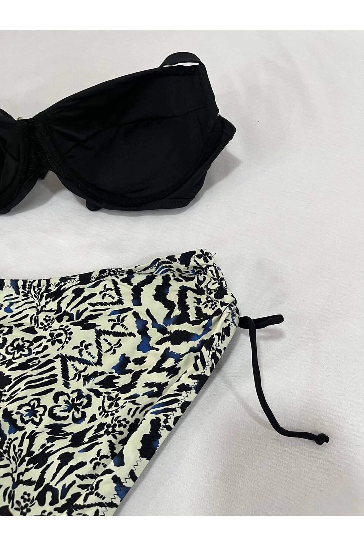 Kadın Siyah Taş İşlemeli Bej Desenli Astarlı Büyük Beden Bikini Takımı HZL25S-LC3351