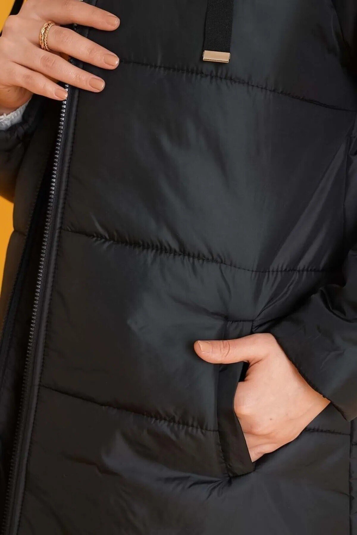 Kadın Siyah Tesettür Kapşonlu Uzun Oversize Şişme Mont HZL23W-BD151201