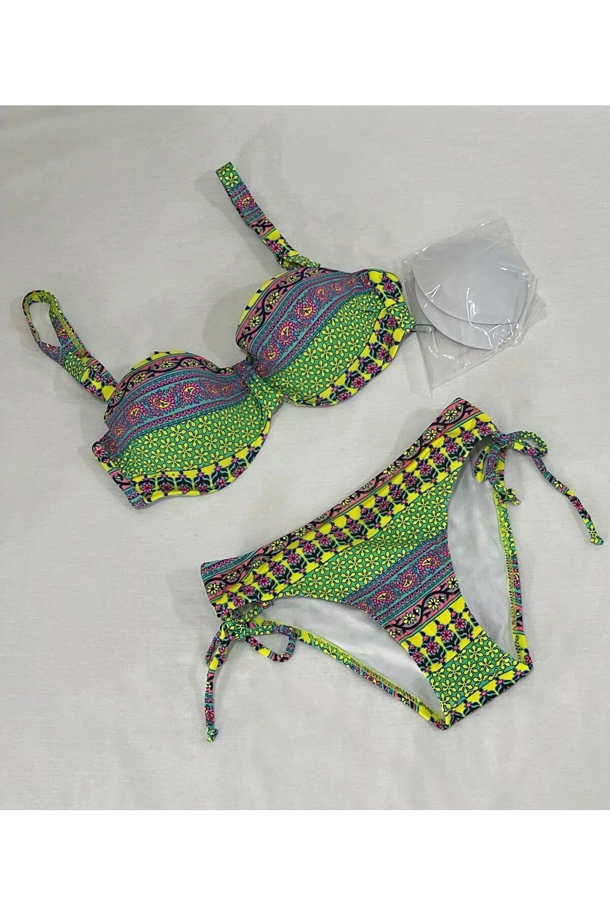 Kadın Yeşil Çok Renkli Etnik Desen Atarlı Bikini Takımı HZL25S-LC8004