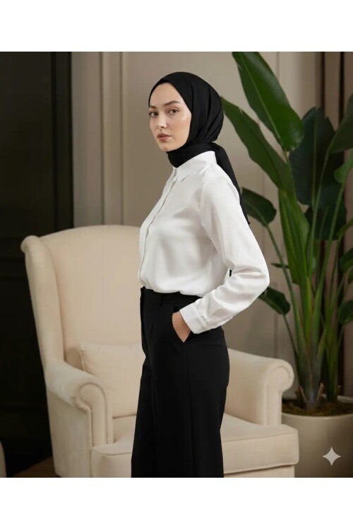 Kadın Beyaz Tesettür Küçük ve Büyük Bedenler Hafif Dökümlü Saten Yüzeyli Gömlek HZL25W-BD139641